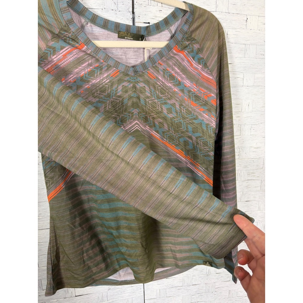 Prana Women's Top Baseball Portfolio V Neck Top Cargo Green Tribe Tribal Print - Picture 4 of 11